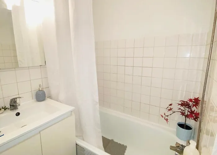 Superbe Proche Centre Апартаменты *