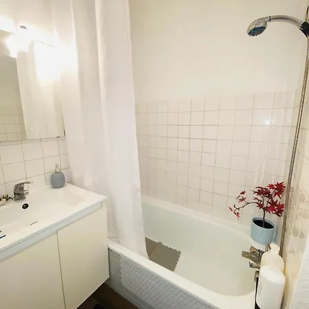 Superbe Proche Centre Апартаменты *